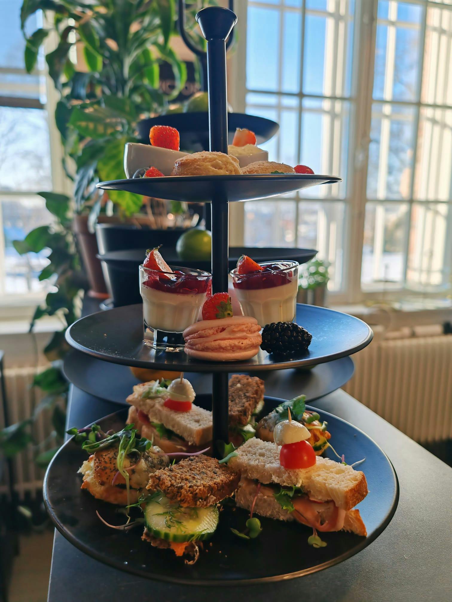 Cafe Victorissa iltapäivätee hetki Turussa.