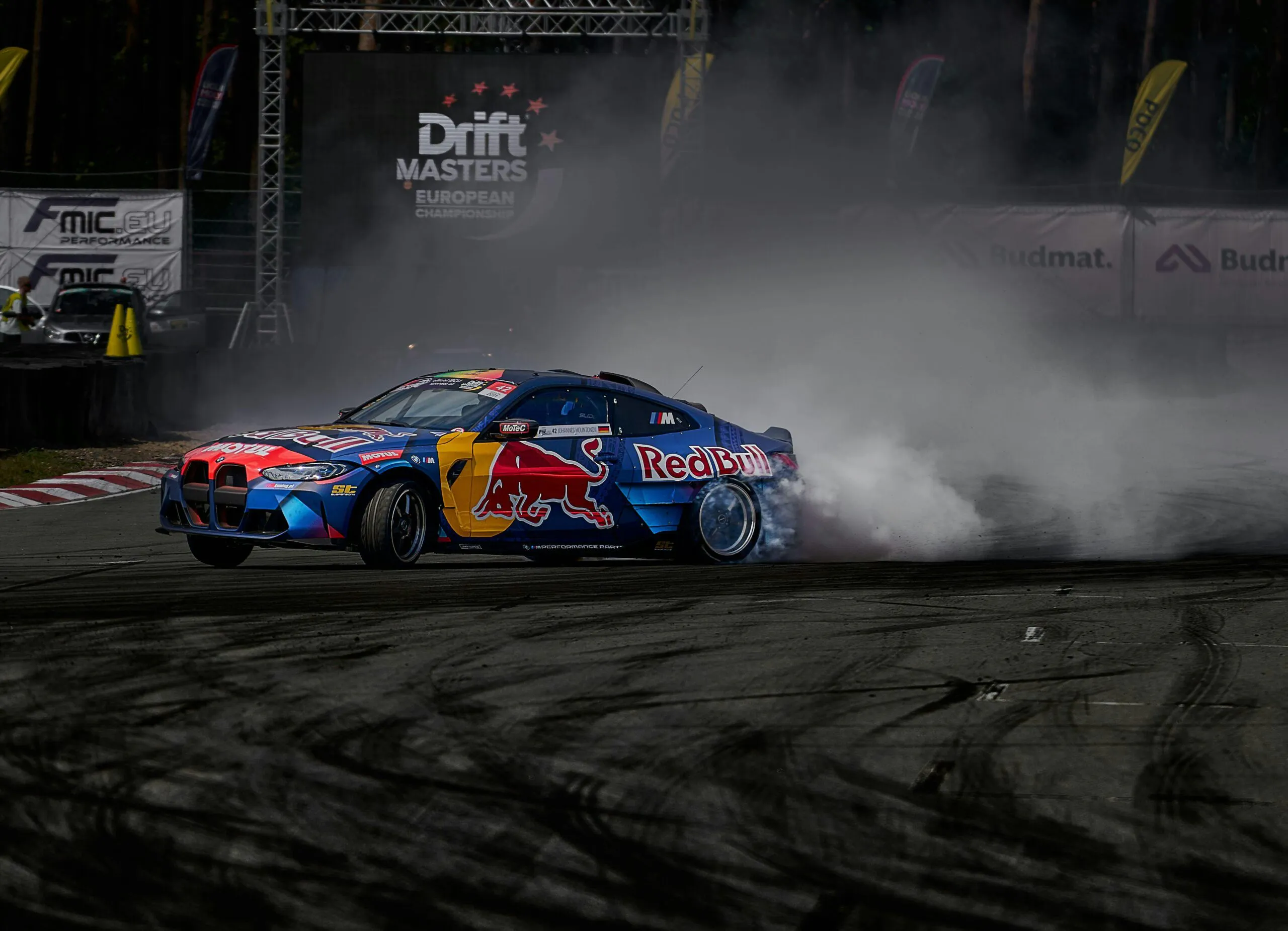 Drifting auto radalla.