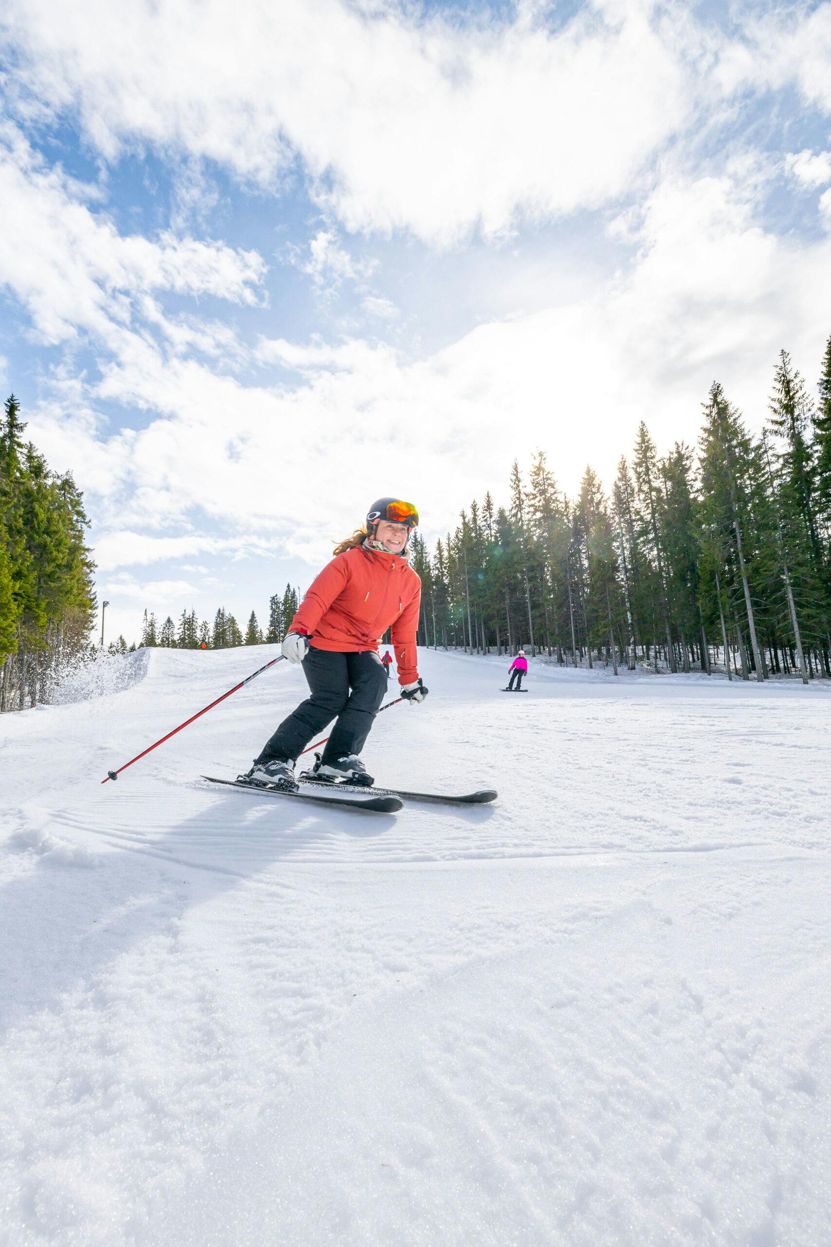 Alppihiihdon alkeiskurssilla Vuokatin rinteissä.