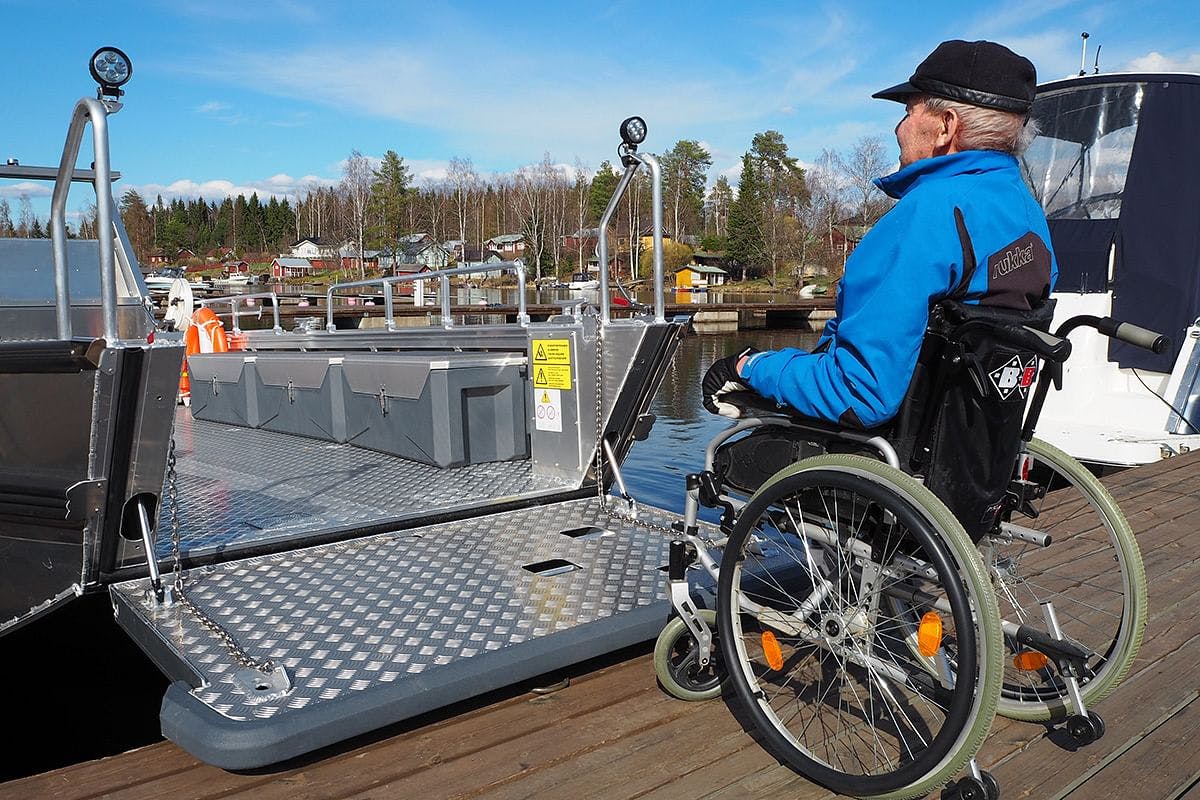 Esteetön kalastusretki Linnansaaren kansallispuiston maisemiin.