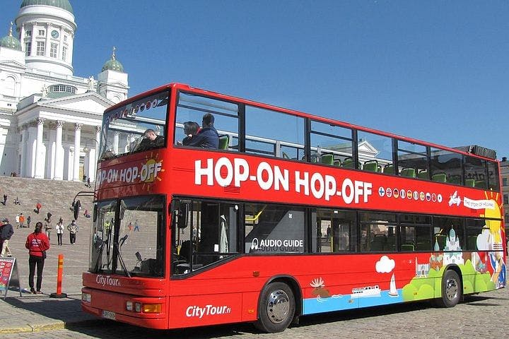 Tutustu Helsingin päänähtävyyksiin Hop on Hop off bussin kyydistä.