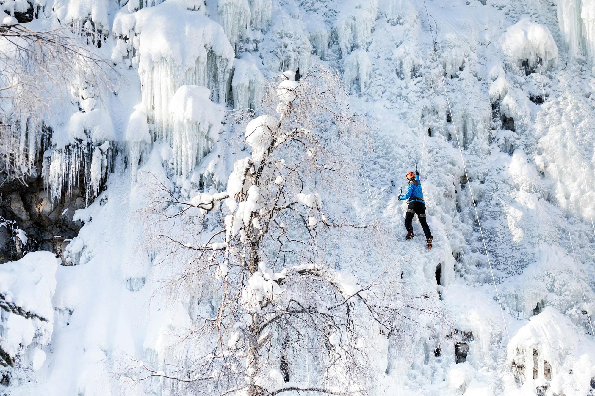 Kokeile jääkiipeilyä Pyhällä.