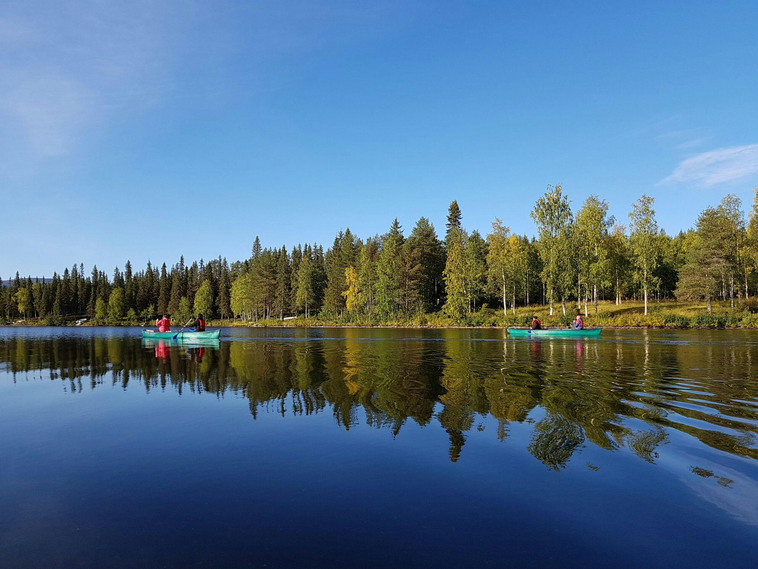 Vuokraa kanootti tai kajakki ja suuntaa Pyhäjärvelle tai joelle.