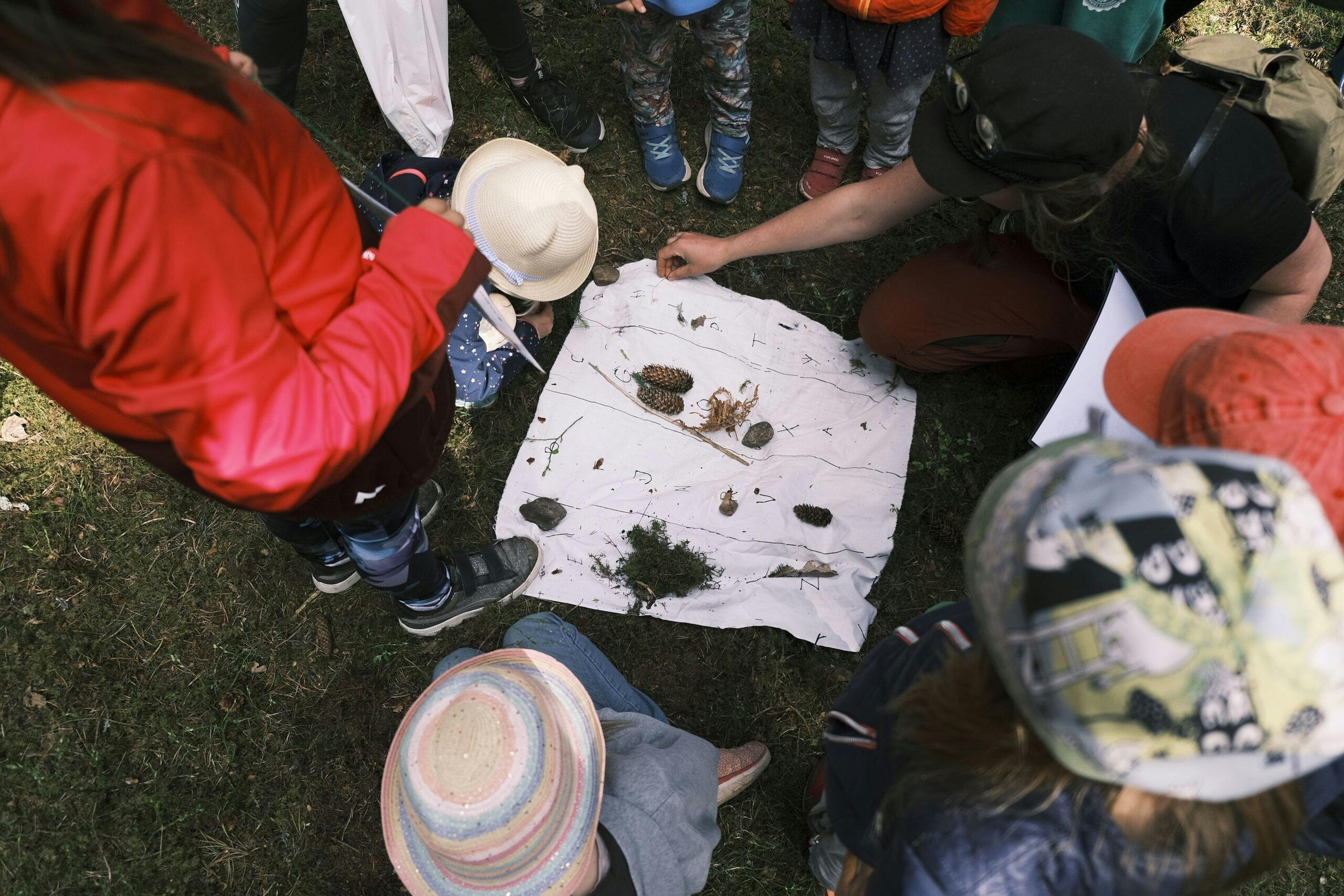 Luontokoulua ja tulentekoa Korppoossa, Turun saaristossa.