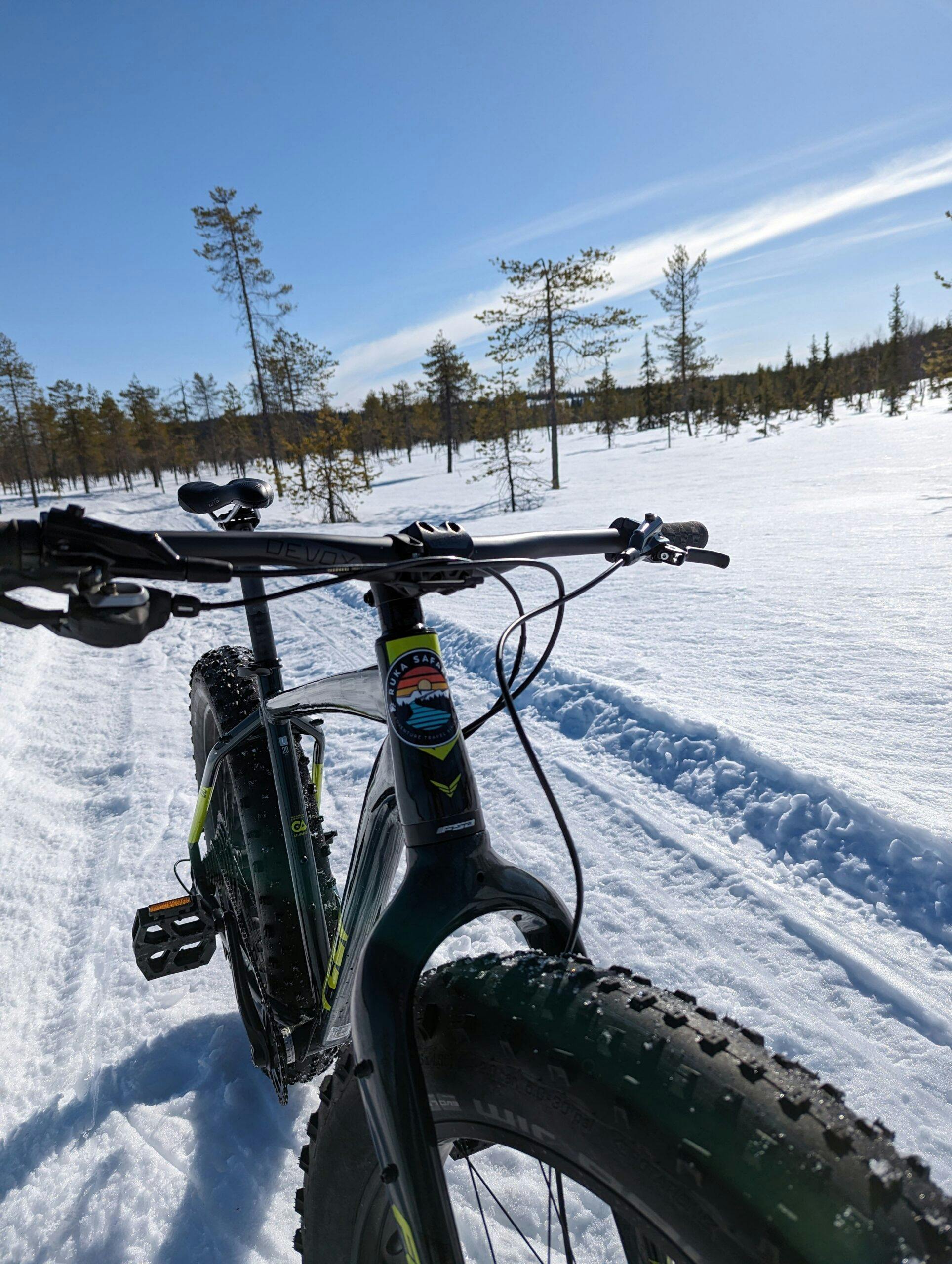 Opastettu fatbike safari Kuusamossa.