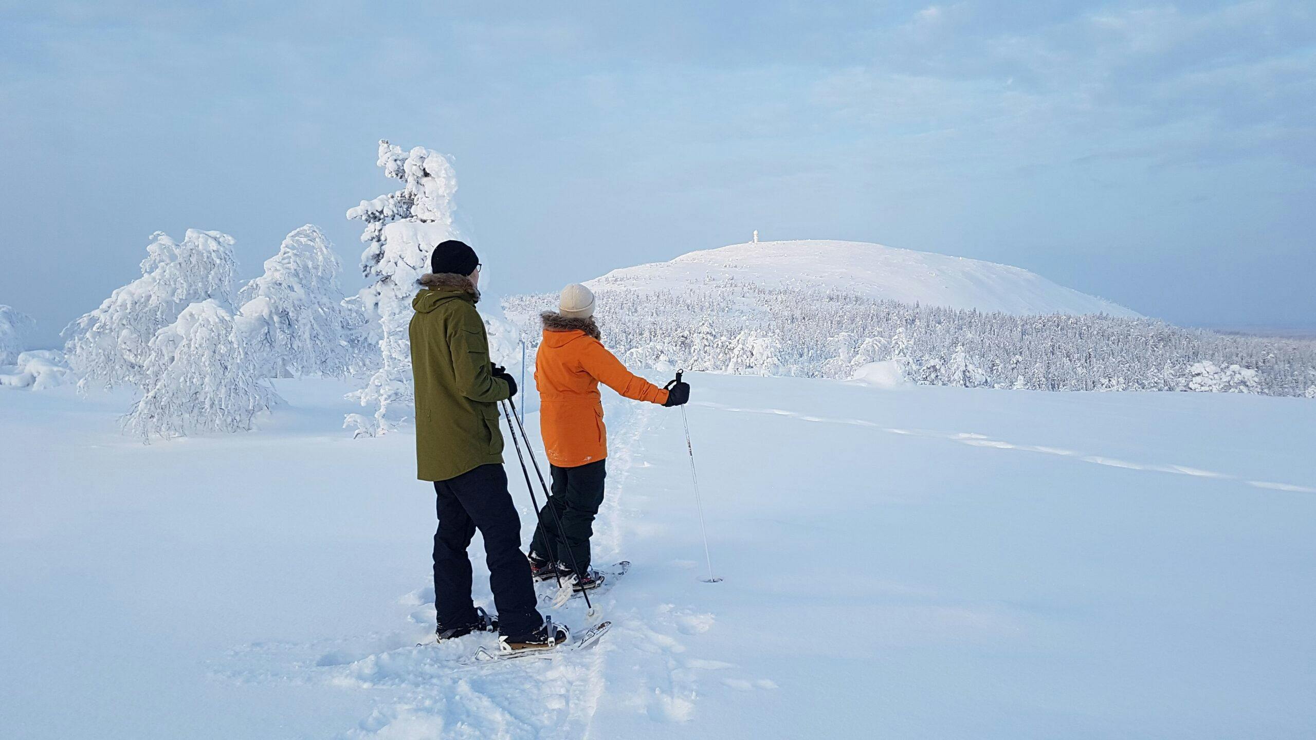 Pyhä-Luoston kansallispuistossa lumikenkäilyä ja vieraily ametistikaivokselle.
