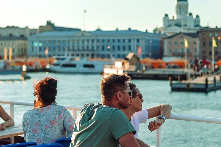 Sightseeing risteily lähtee Helsingin Kauppatorilta.
