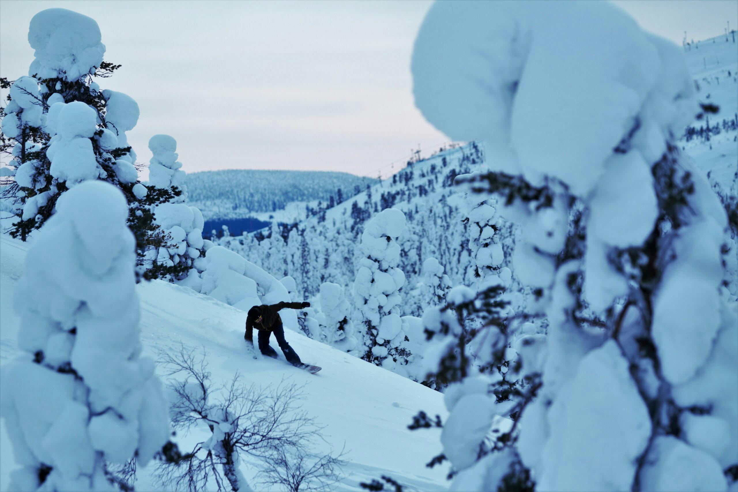 Snow surffausta Pyhän tunturimaisemissa.