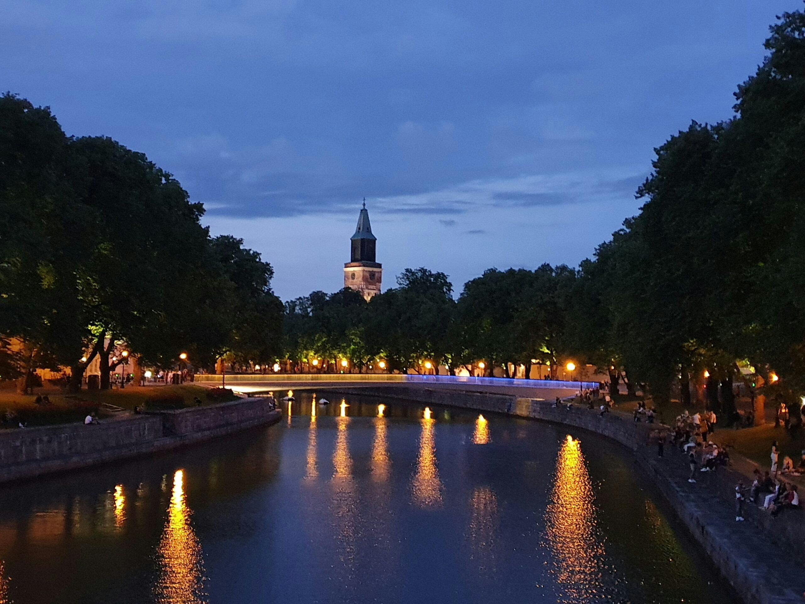 Helsinkiläisille suunnattu kävelykierros Turussa.