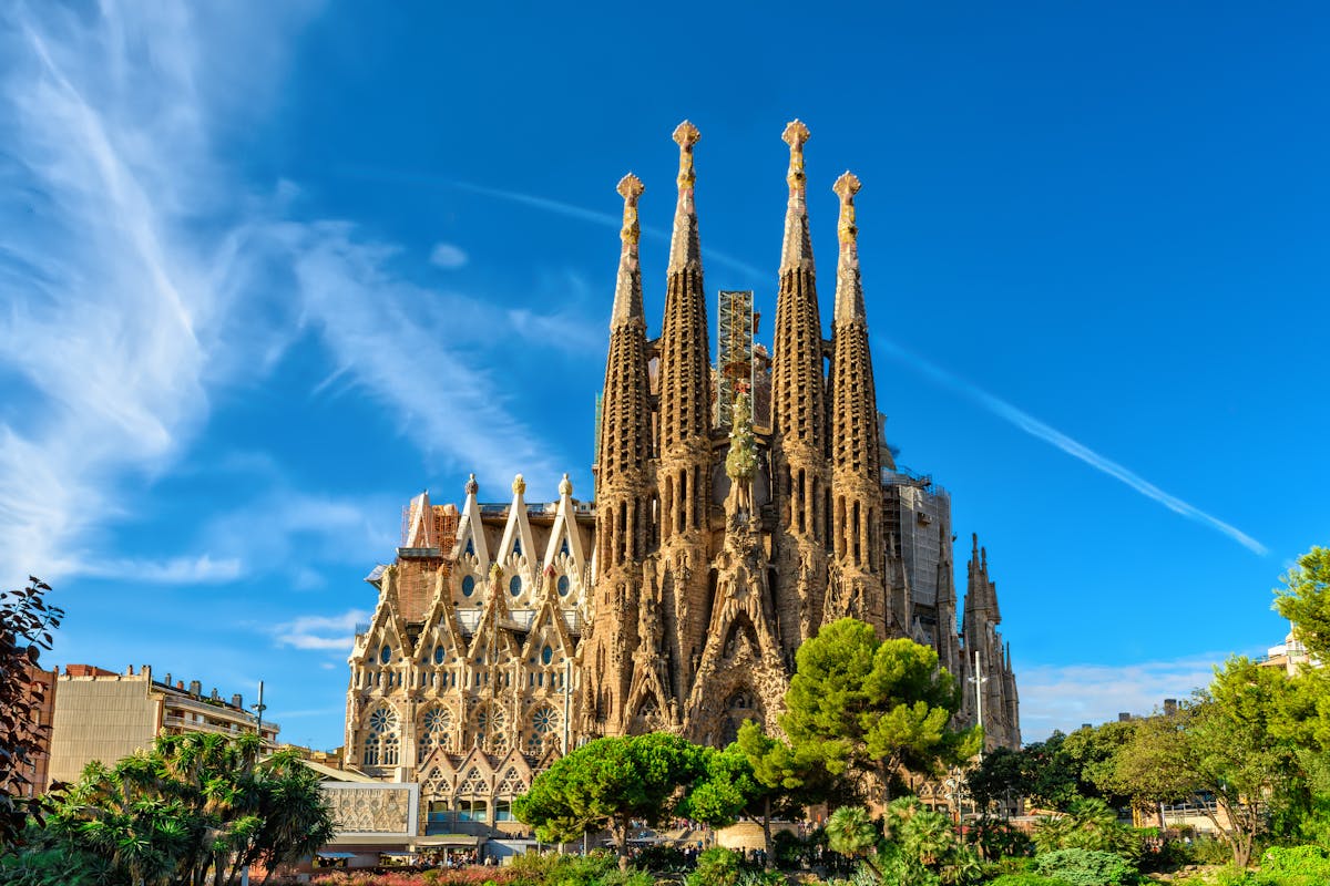 Sagrada Familian katedraalin syntymäjulkisivu Barcelonassa