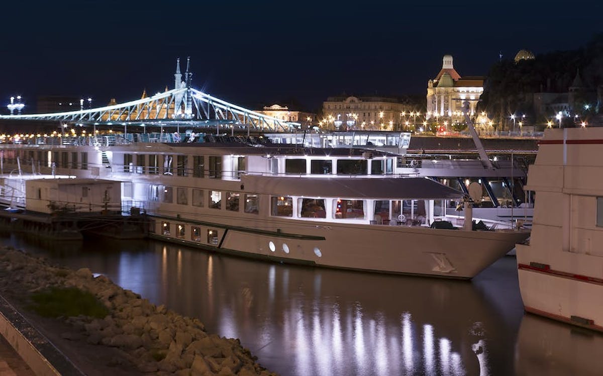 Budapest ilta-aikaan.
