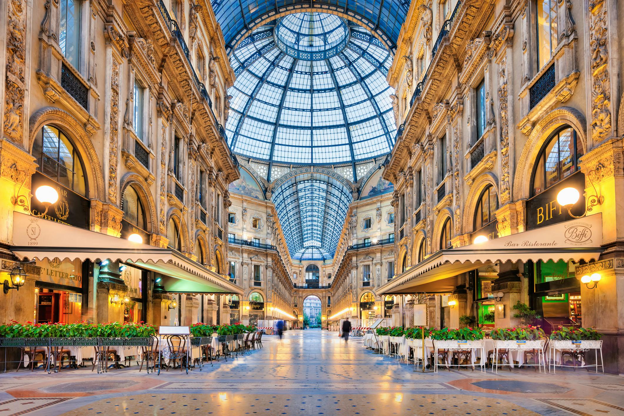 Galleria Vittorio Emanuele II Arcade Milanon keskusta Italia Ravintolat