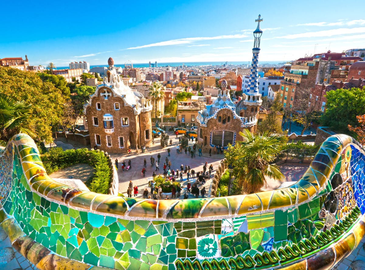 Maisemakuva Guellin puistosta Barcelonassa.