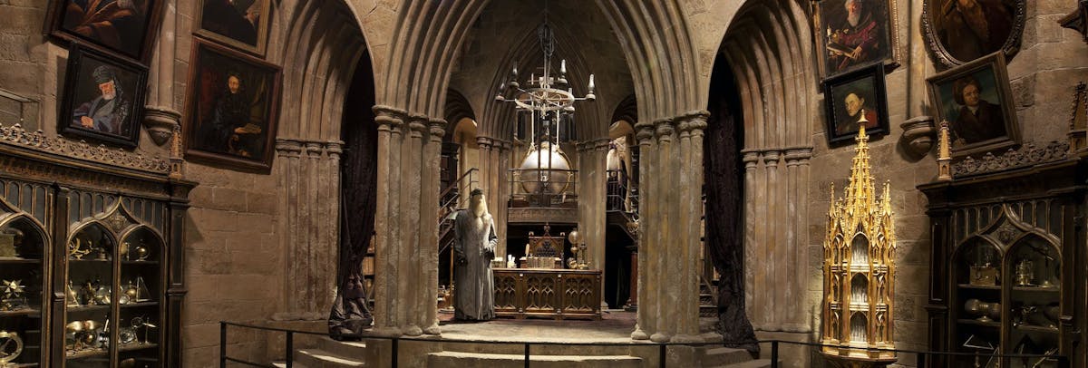Vaakakuva Harry Potter studiosta. Kuvassa Dumbledore.