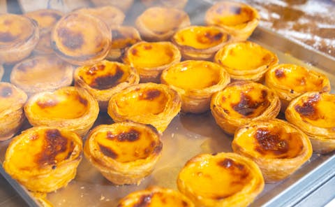 Tyypillinen portugalilainen jälkiruoka pasteis de nata.