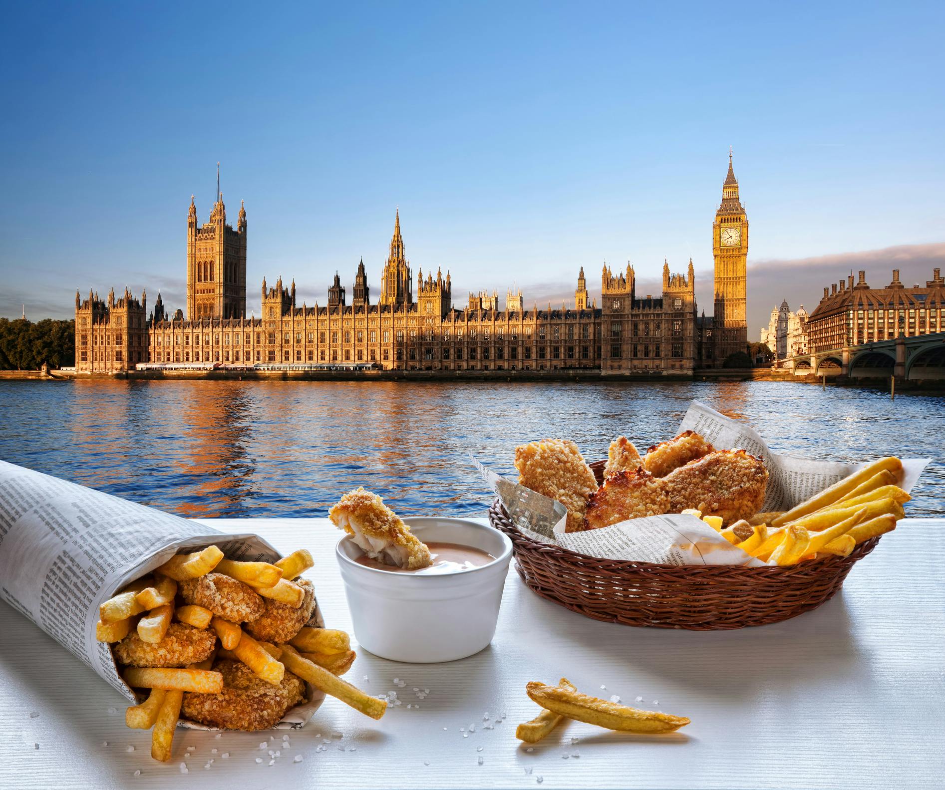Fish and chips Lontoon Big Benin edessä.