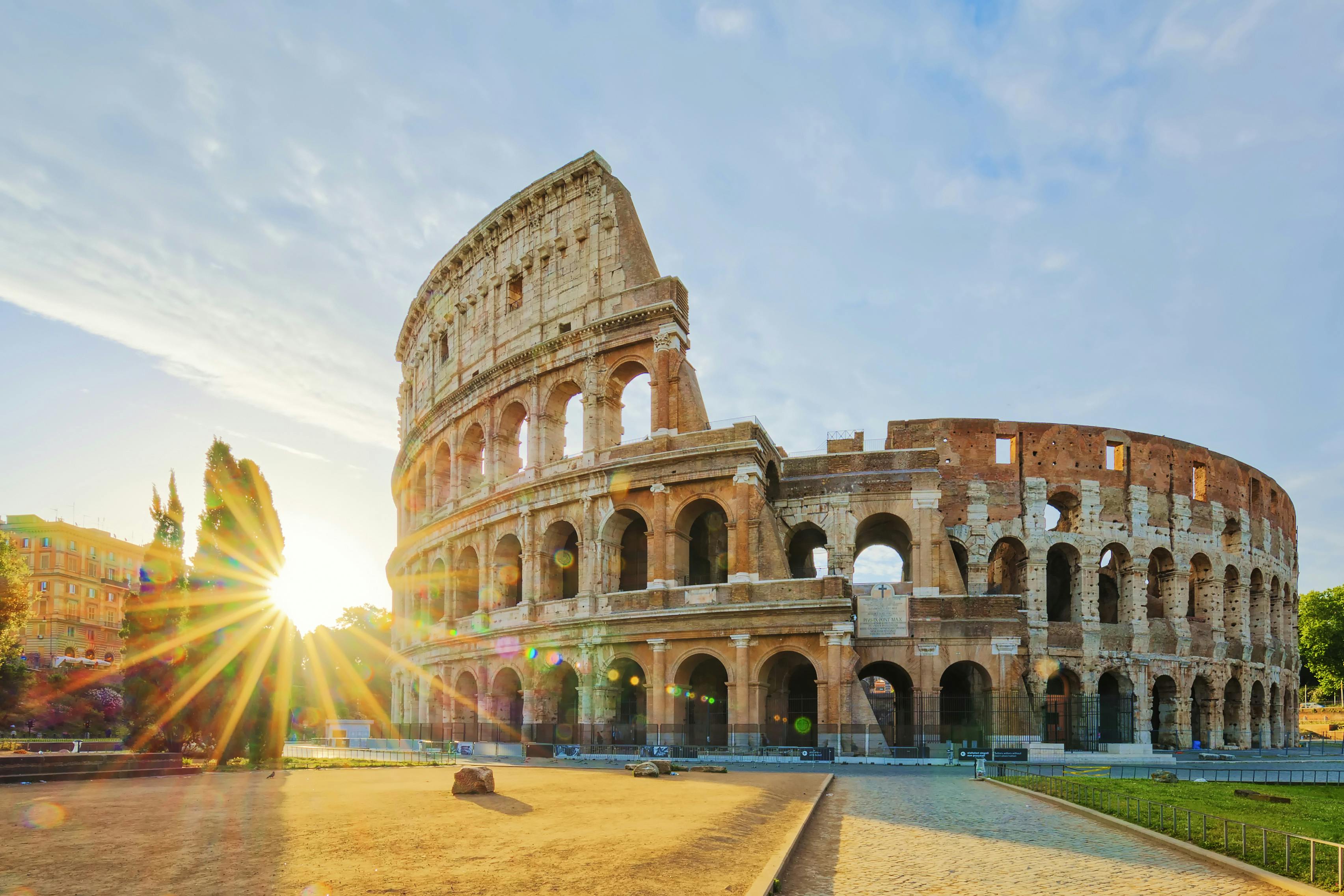 Näkymässä Colosseum antiikin Rooman aikainen amfiteatteri Roomassa Italiassa
