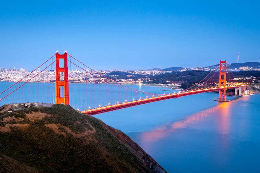 Golden Gate silta illalla valaistuna