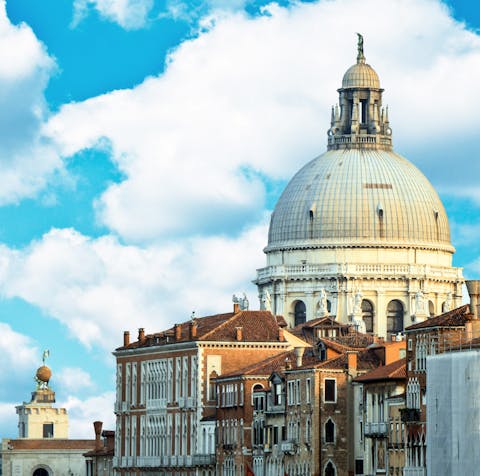 Näkymässä Santa Maria della Salute roomalaiskatolinen kirkko
