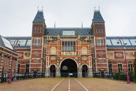 Taidemuseo Rijksmuseum edustalta näkymä.
