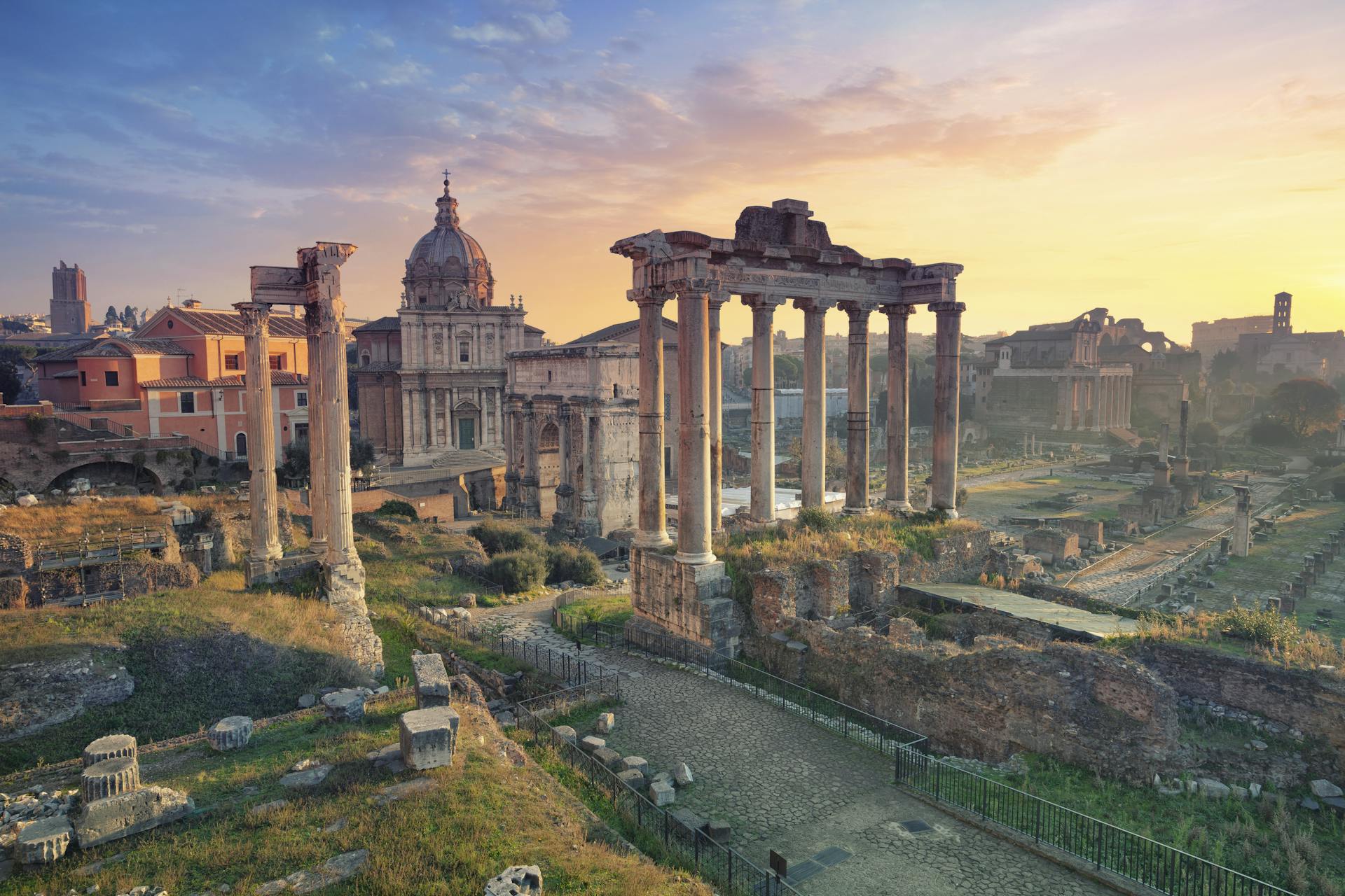 Näkymässä Forum Romanum antiikin rooman raunioita
