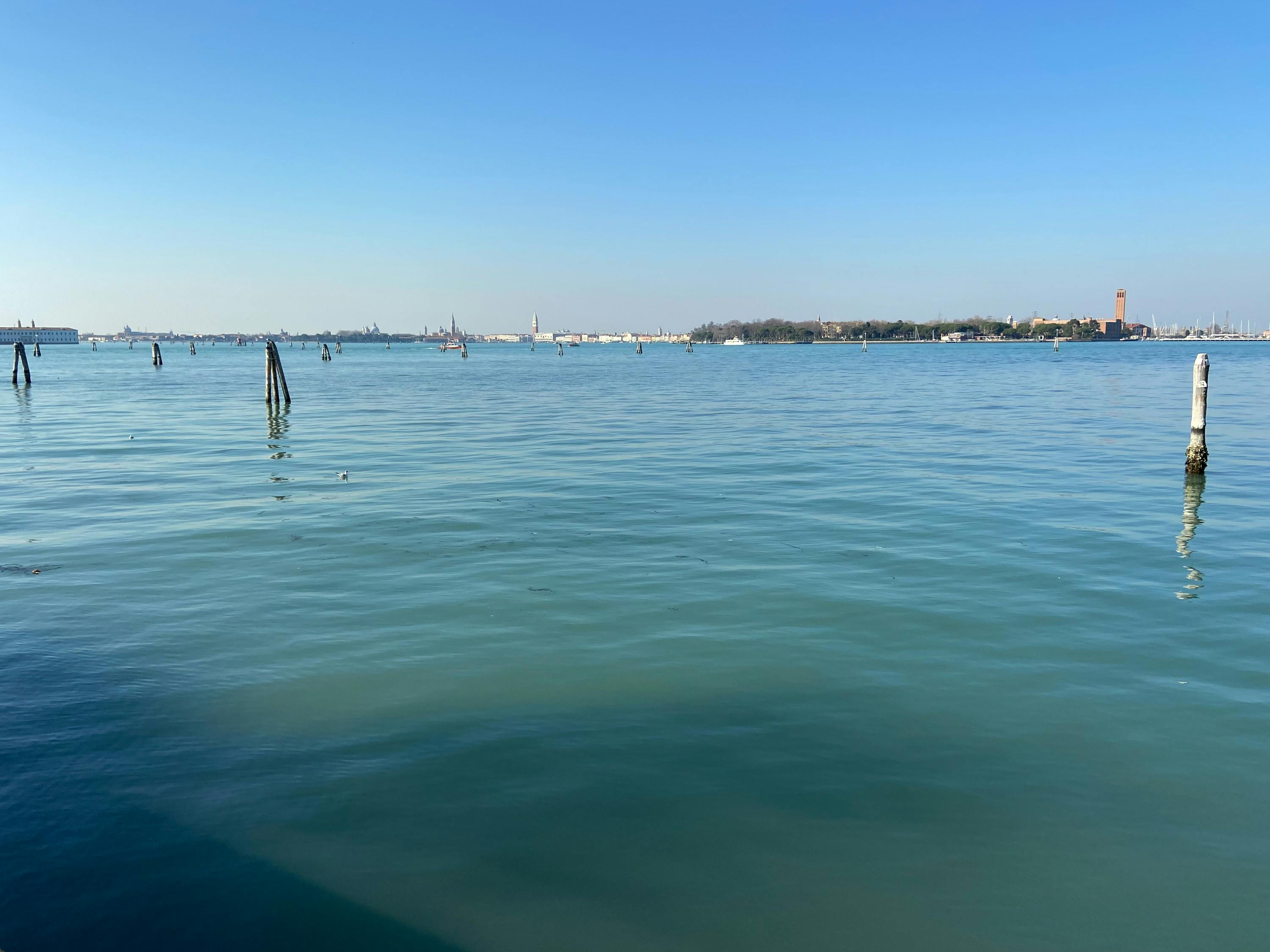 Näkymässä Venetsian turkoosia vesistöä